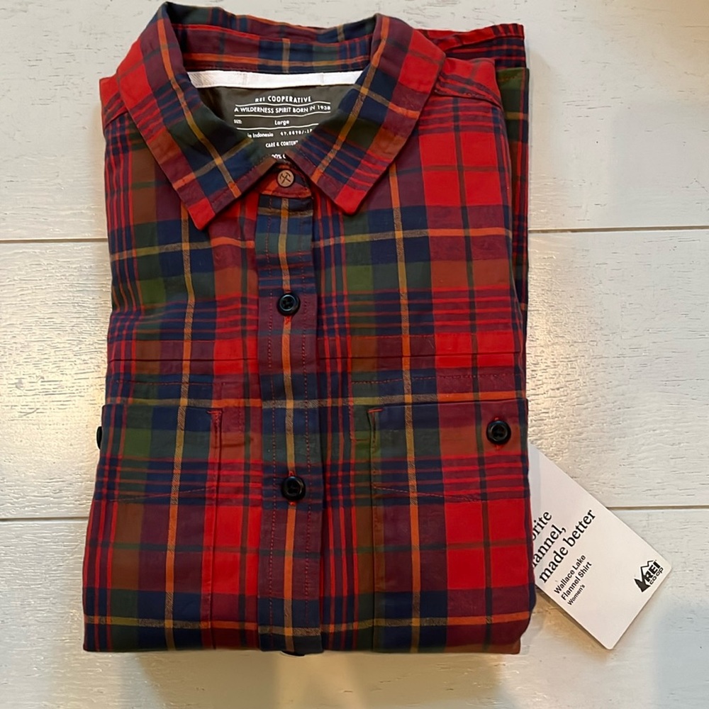 Women’s size large, long sleeve flannel shirt